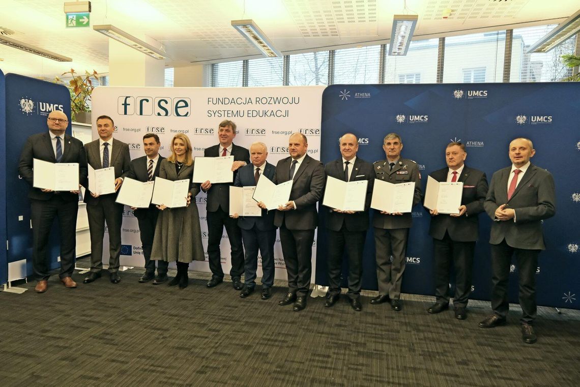 Regionalne uczelnie otwierają InnHUB Erasmus+. Nowe centrum dla młodych w Lublinie Regionalne uczelnie otwierają InnHUB Erasmus+. Nowe centrum dla młodych w Lublinie