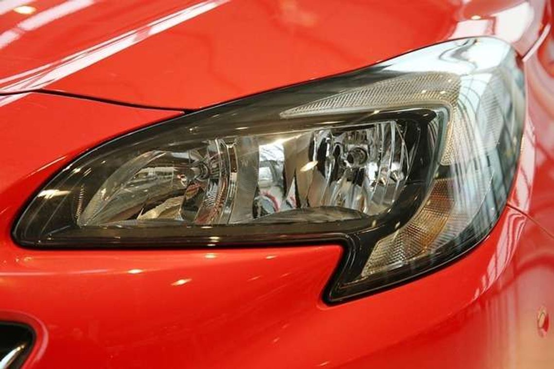 Rejestracja "anglika" już możliwa. "Nasze drogi i przepisy nie są przystosowane"