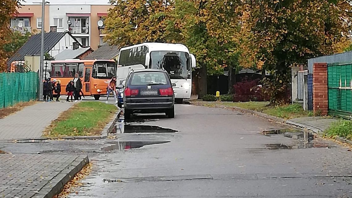 Rejowiec: Zmienili wąską, ślepą uliczkę w podjazd dla autokarów Rejowiec: Zmienili wąską, ślepą uliczkę w podjazd dla autokarów
