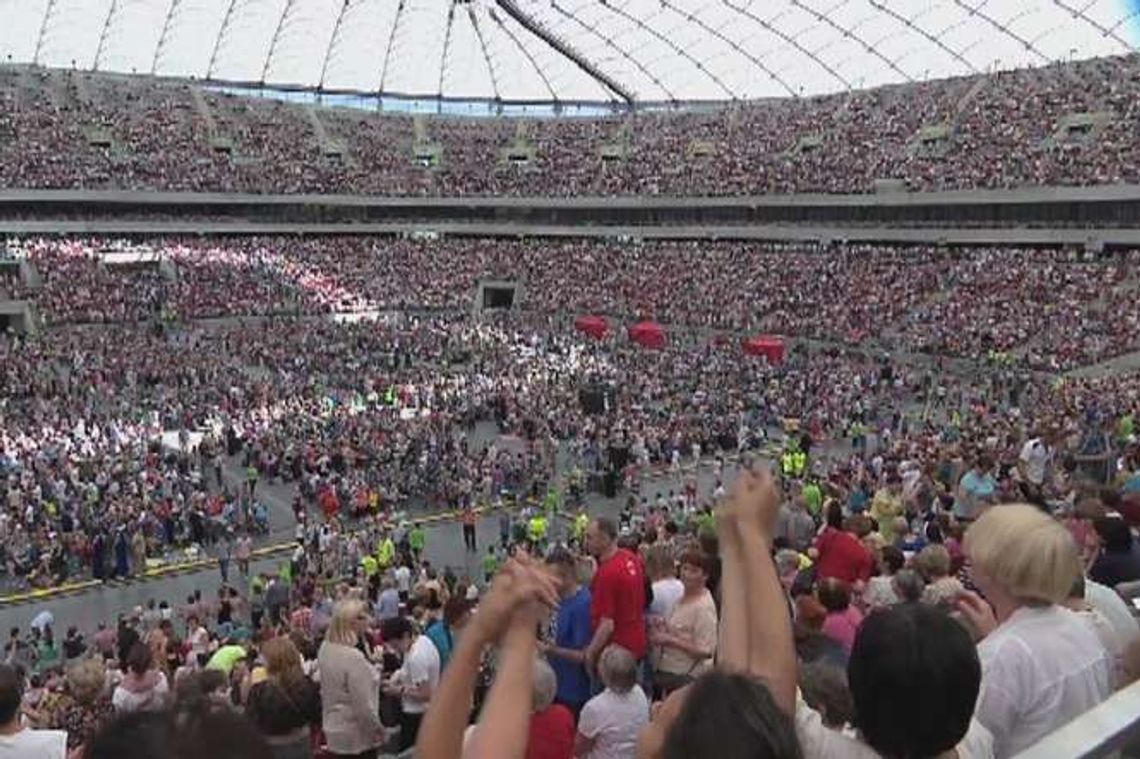 Rekolekcje na Stadionie Narodowym. Kilkadziesiąt tysięcy ludzi na spotkaniu z o. Bashoborą