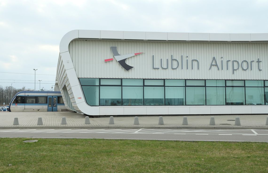 Rekord za rekordem. Takiej liczby pasażerów lubelskie lotnisko jeszcze nie odprawiło budynek Portu Lotniczego Lublin