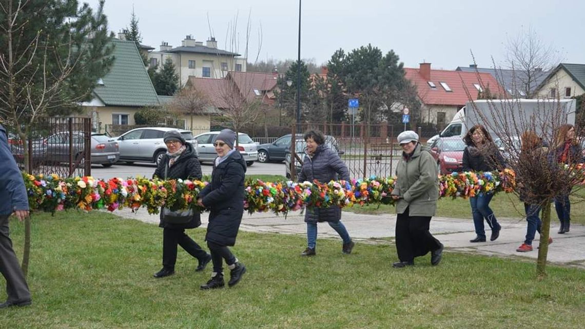 Rekordowa palma ze Świdnika. Do jej wykonania użyto 660 wianków Rekordowa palma ze Świdnika. Do jej wykonania użyto 660 wianków