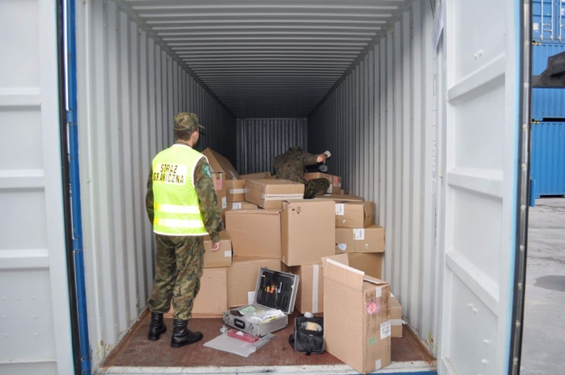 Rekordowy przemyt. Milion papierosów w pociągu z Białorusi