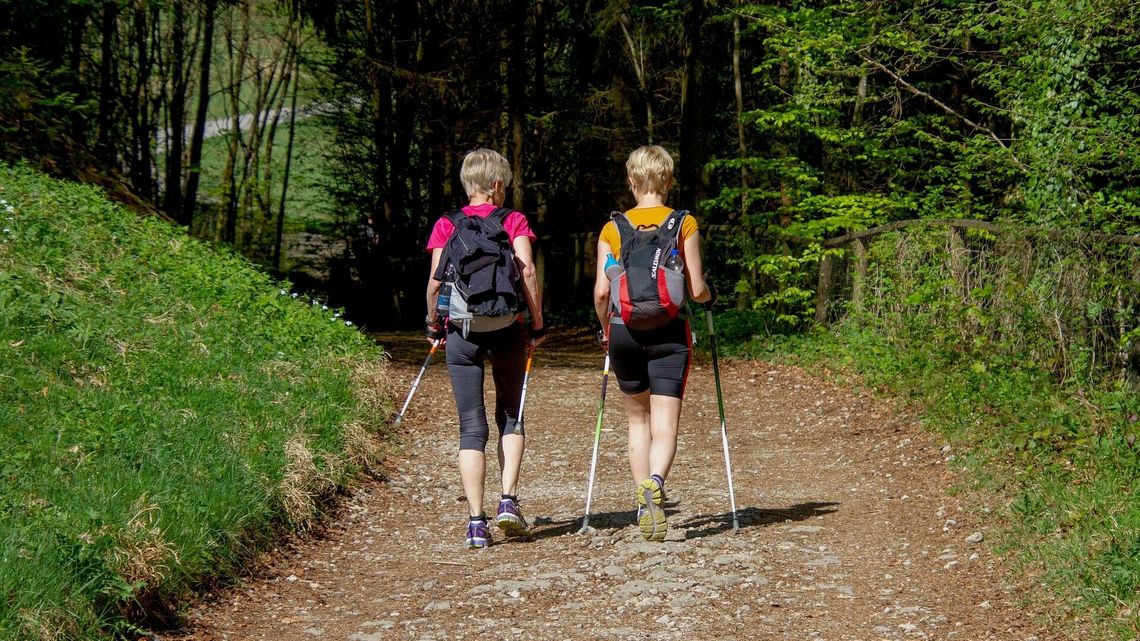 Rekreacyjny spacer z kijkami. Zgłoszenia do I Kraśnickiego Rajdu Nordic Walking