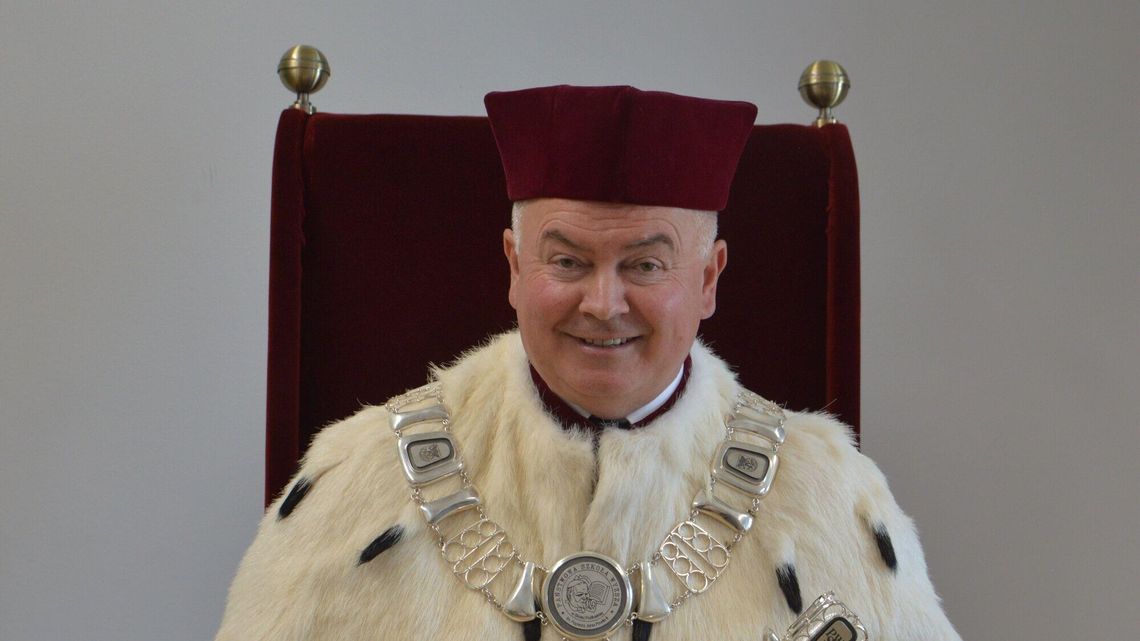 Rektorskie berło w tym samych rękach profesora Nitychoruka 