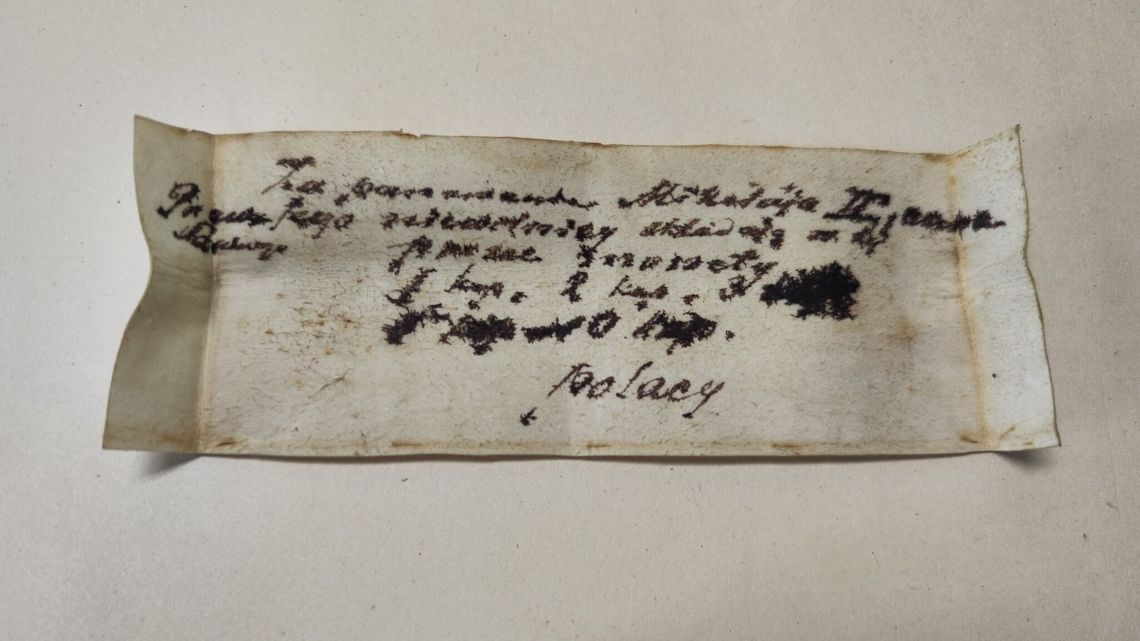 Relikty sprzed ponad stu lat znalezione podczas prac konserwatorskich Relikty sprzed ponad stu lat znalezione podczas prac konserwatorskich