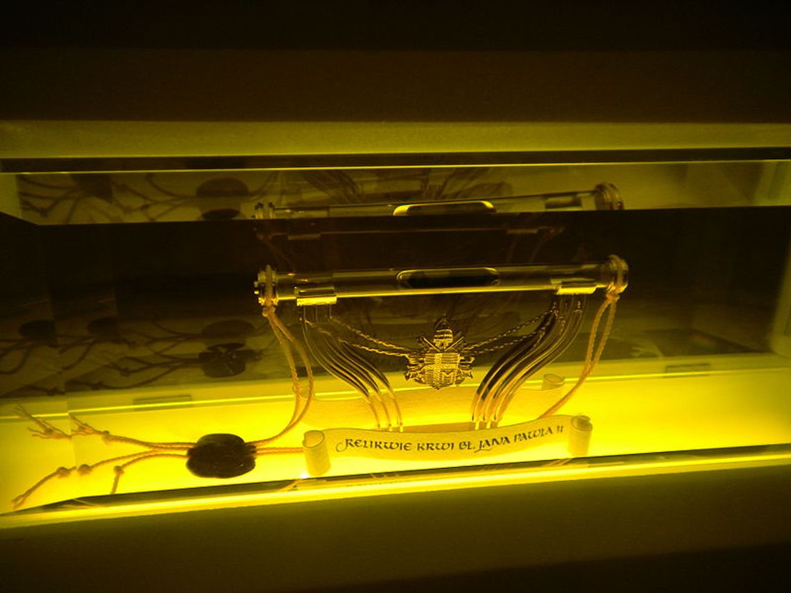 Relikwie Jana Pawła II trafiły do parafii w Chodlu