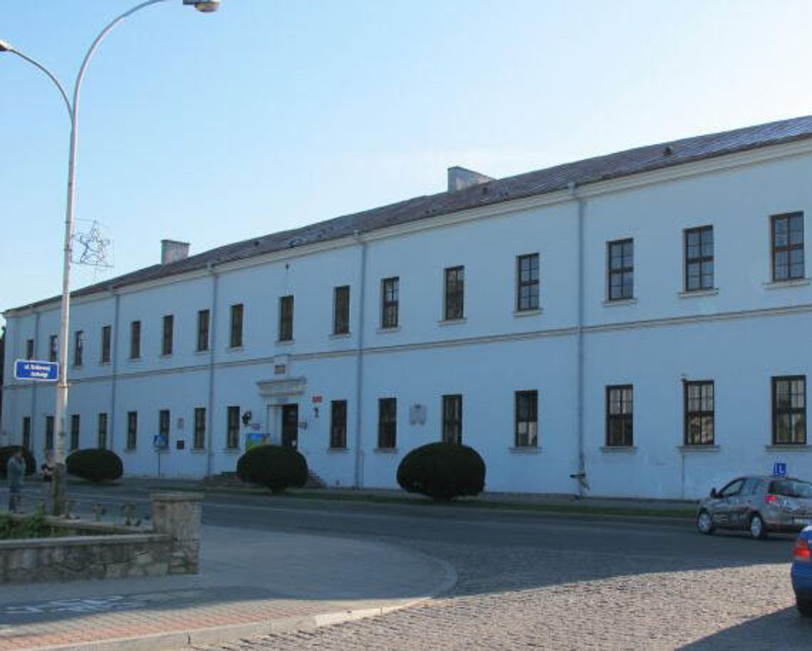 Remont Akademii Zamojskiej. Pierwszy przetarg rozstrzygnięty