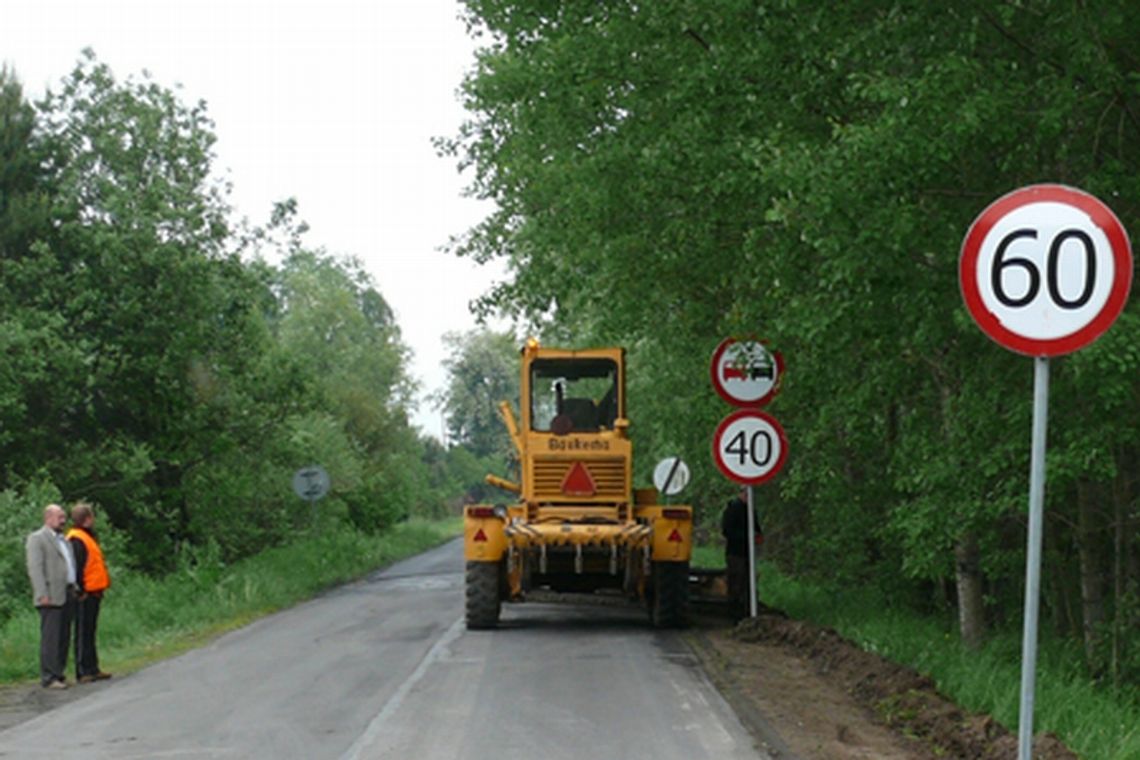 Remontują drogi w powiecie chełmskim Remontują drogi w powiecie chełmskim