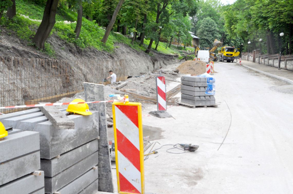 Remonty ulic w Chełmie. Utrudnienia dla kierowców i pieszych