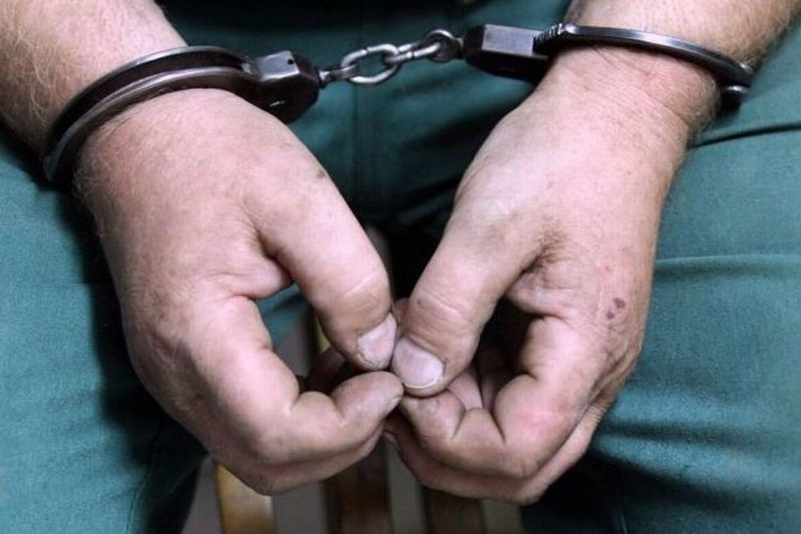 Rencista odpowie na za molestowanie nastolatki 