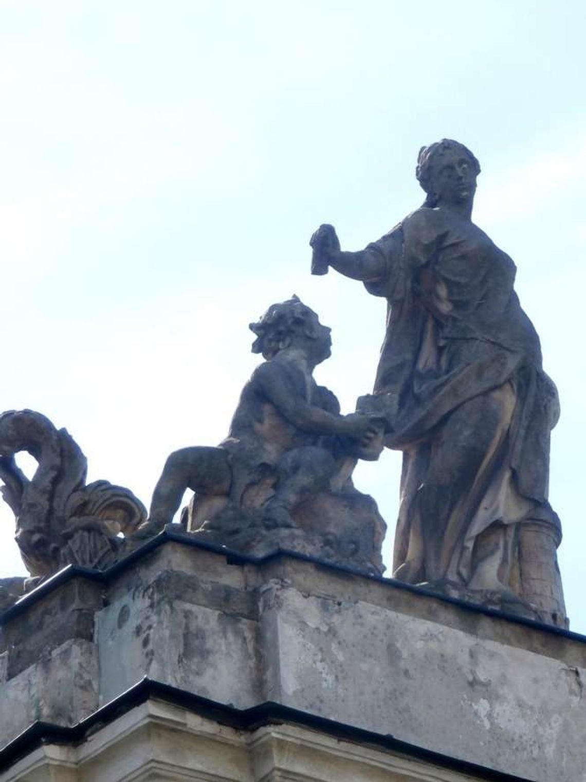 Renowacja w samą porę. Rzeźby Redlera odzyskają blask