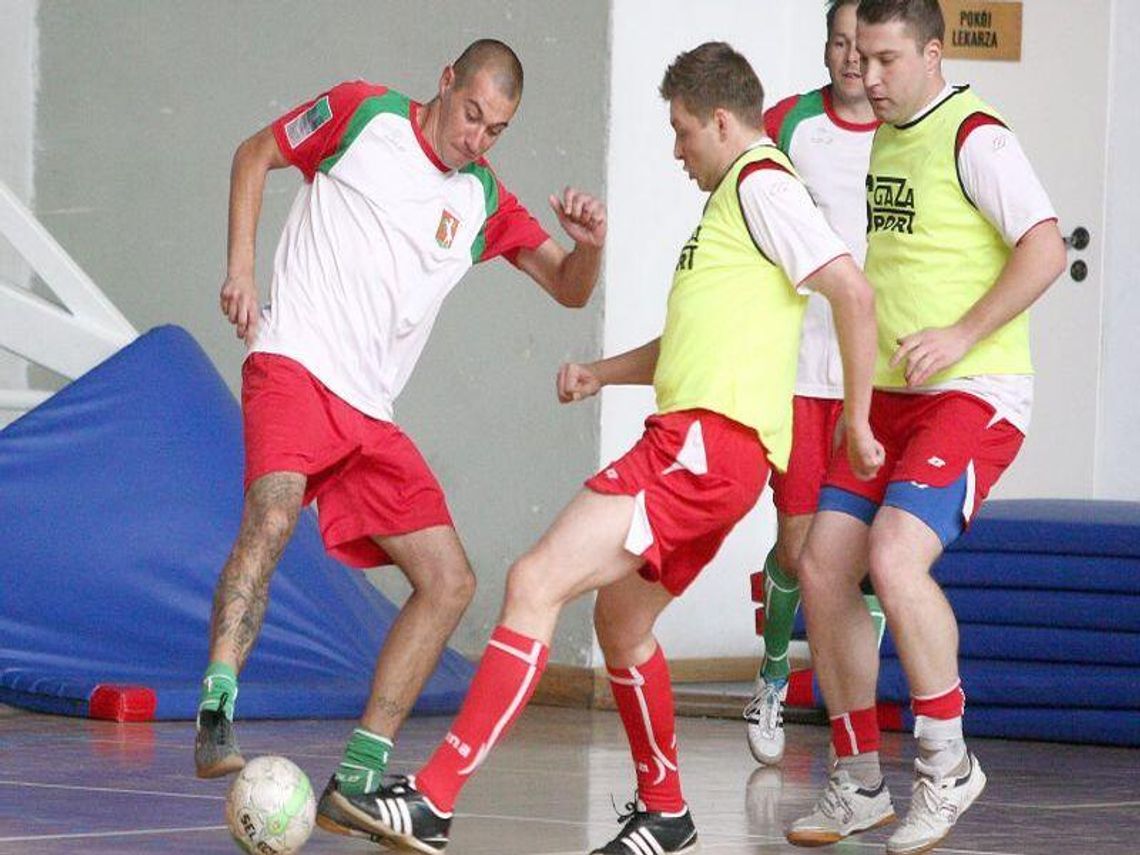 Reprezentacja Artystów Polskich zagrała w hali MOSiR