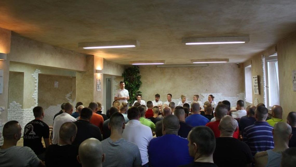 Resocjalizacja poprzez sport. Lubelskie koszykarki odwiedziły Areszt Śledczy w Lublinie