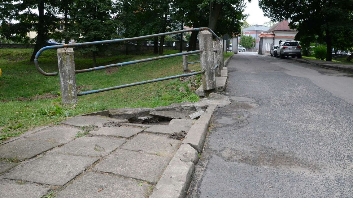 Rewitalizacja parku w Białej Podlaskiej. Zaczynają od wjazdu