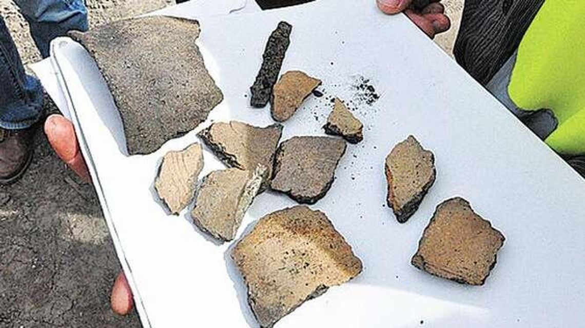 Rewitalizacja parku w Podzamczu. Robotnicy natrafili na ślady budynków i kości