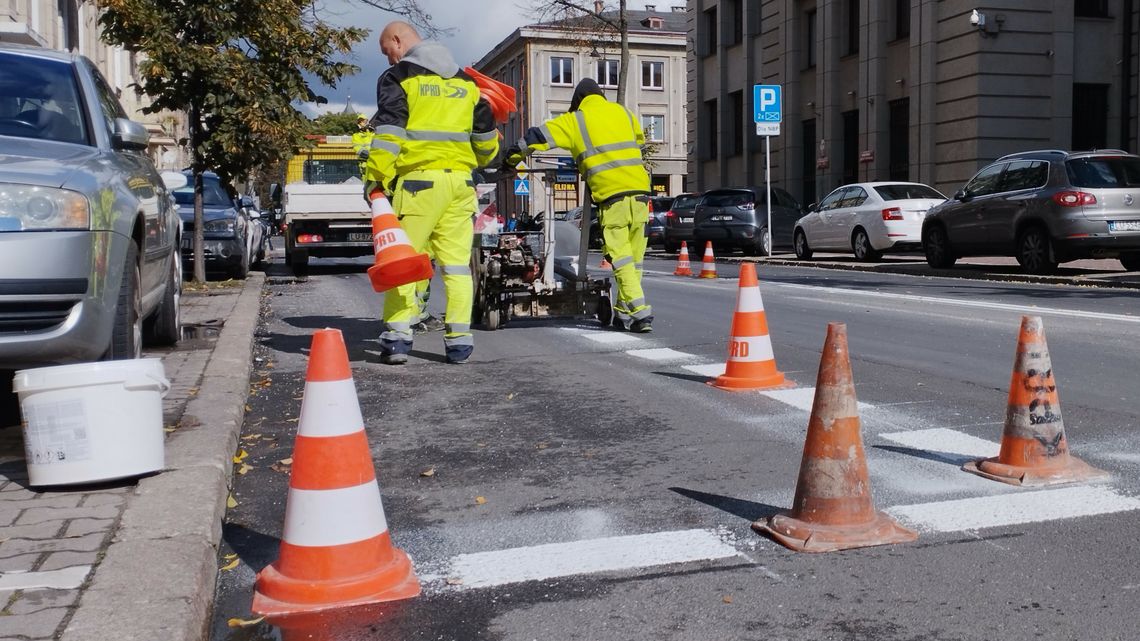 Rewolucja na ul. Chopina w Lublinie. Parkowanie na jezdni, kwiaty na chodniku
