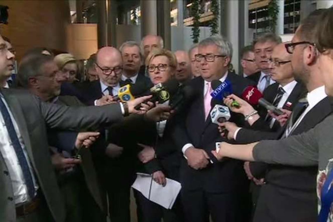 Rezolucja Parlamentu Europejskiego: szkodliwa i absurdalna, czy ważna i potrzebna? Rezolucja Parlamentu Europejskiego: szkodliwa i absurdalna, czy ważna i potrzebna?