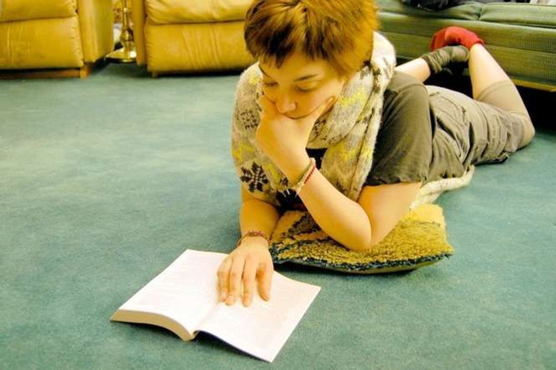 Rób co chcesz, tylko czytaj. Jak szkoły propagują czytanie?