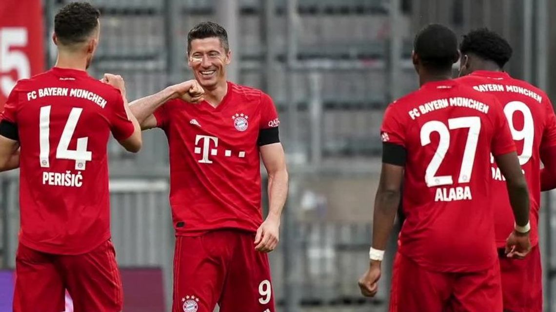 Robert Lewandowski goni Gerda Muellera