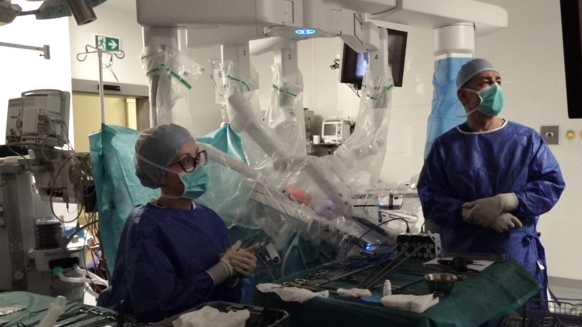 Robot Da Vinci jest świetnym narzędziem. Zobacz jak pomaga lekarzom Robot Da Vinci jest świetnym narzędziem. Zobacz jak pomaga lekarzom