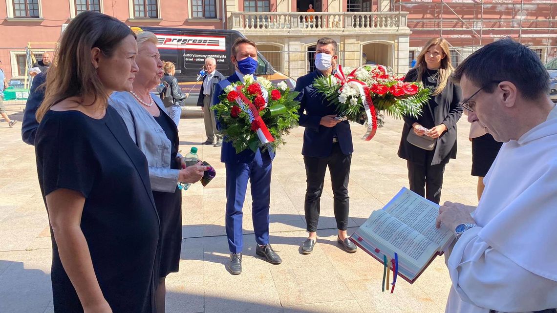 Rocznica likwidacji Konzentrationslager Lublin. Msza na Zamku i kwiaty na Majdanku [zdjęcia]