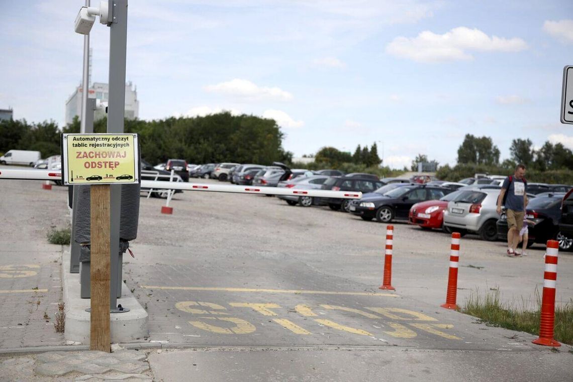 Rodzic uwięziony na parkingu pod szpitalem.  Zawiódł system czy pracownik?