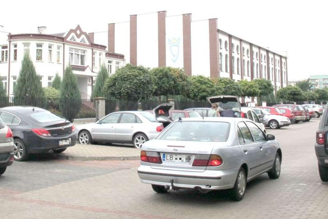 Rodzice dzieci z SP nr 9 skarżą się na kierowców