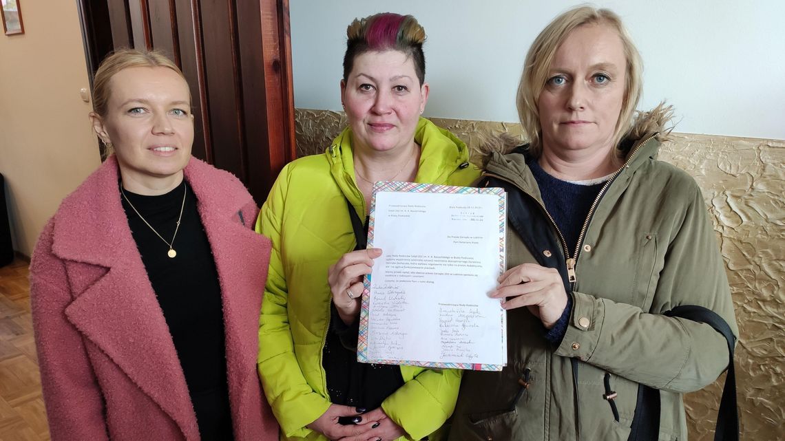 Rodzice i uczniowie walczą o powrót zwolnionego dyrektora. Będzie okupacja szkoły? [wideo]