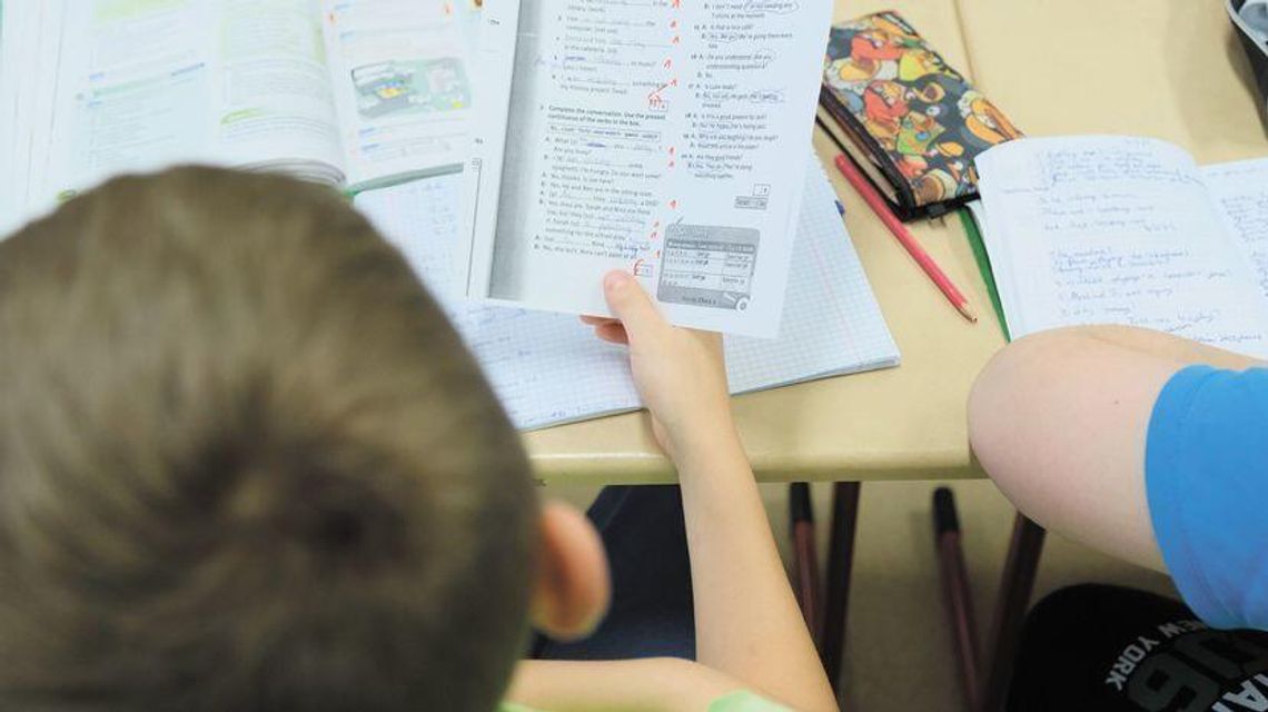 Rodzice mają dosyć zdalnego nauczania. Kuratorium widzi nieprawidłowości i interweniuje Rodzice mają dosyć zdalnego nauczania. Kuratorium widzi nieprawidłowości i interweniuje