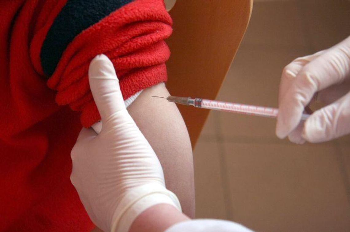 Rodzice nie chcą szczepić dzieci, bo boją się ryzyka Rodzice nie chcą szczepić dzieci, bo boją się ryzyka