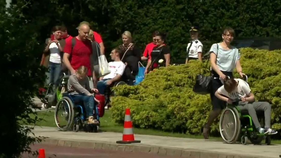 Rodzice niepełnosprawnych: "Zawieszamy protest po 40 dniach walki, pogardy i upokorzeń ze strony rządu"