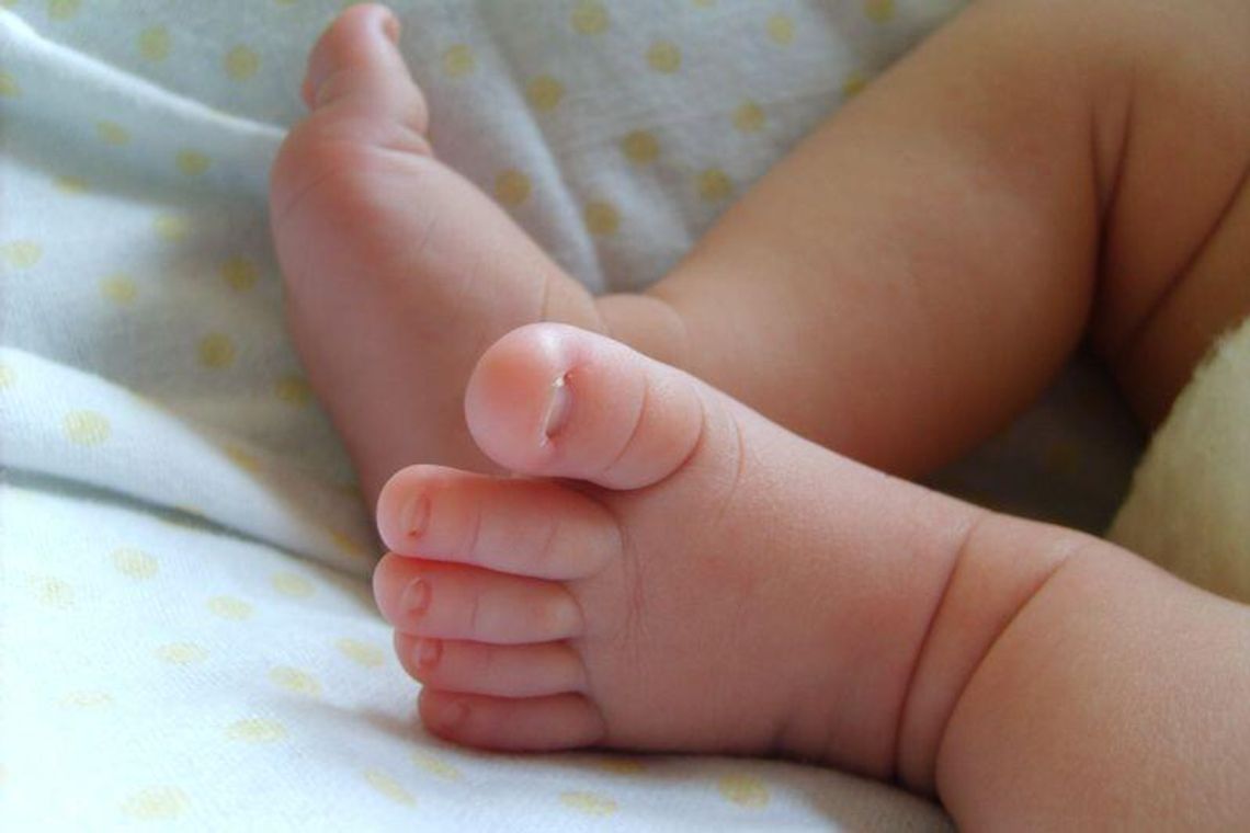 Rodzice pijani, a w domu małe dziecko