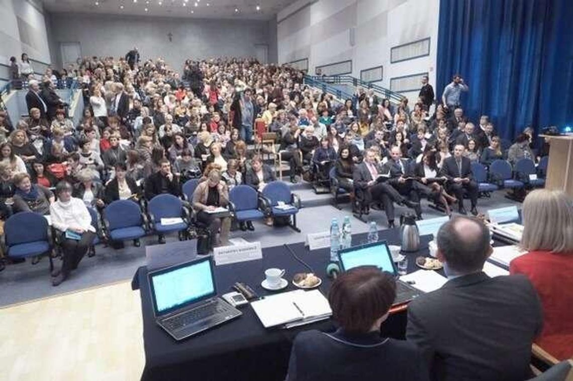 Rodzina 500 plus. Wojewoda przekazał cztery miliony dla gmin. Na początek