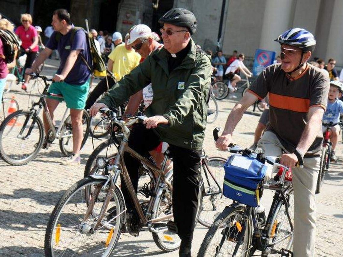 Rodzinny Rajd Rowerowy: Cykliści pojechali na kremówki (zdjęcia) Rodzinny Rajd Rowerowy: Cykliści pojechali na kremówki (zdjęcia)