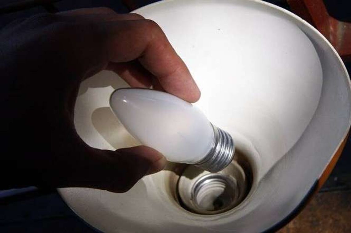 Rodziny z woj. lubelskiego otrzymają energooszczędne oświetlenie. Akcja "Zielone światło" Rodziny z woj. lubelskiego otrzymają energooszczędne oświetlenie. Akcja "Zielone światło"