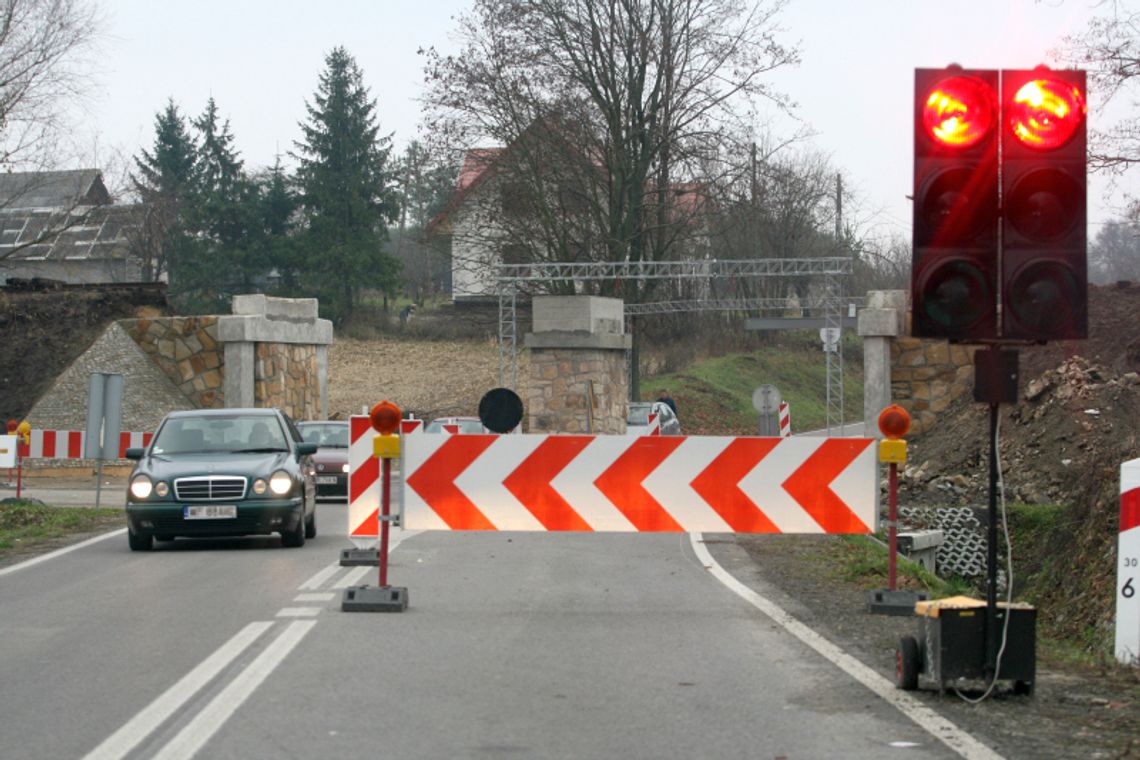 Rogalów: Wiadukt już, ciuchcia później 