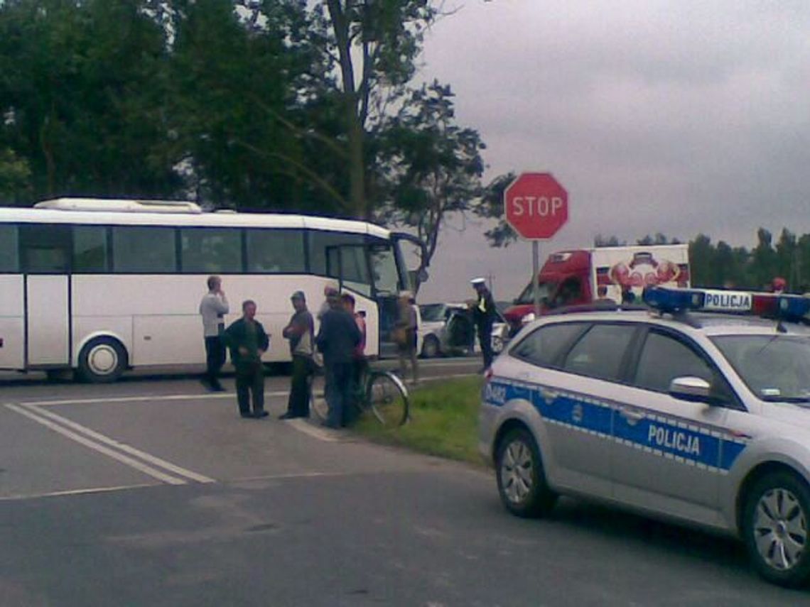 Rogoźnica: Zderzenie autobusu z samochodem (zdjęcia, wideo)