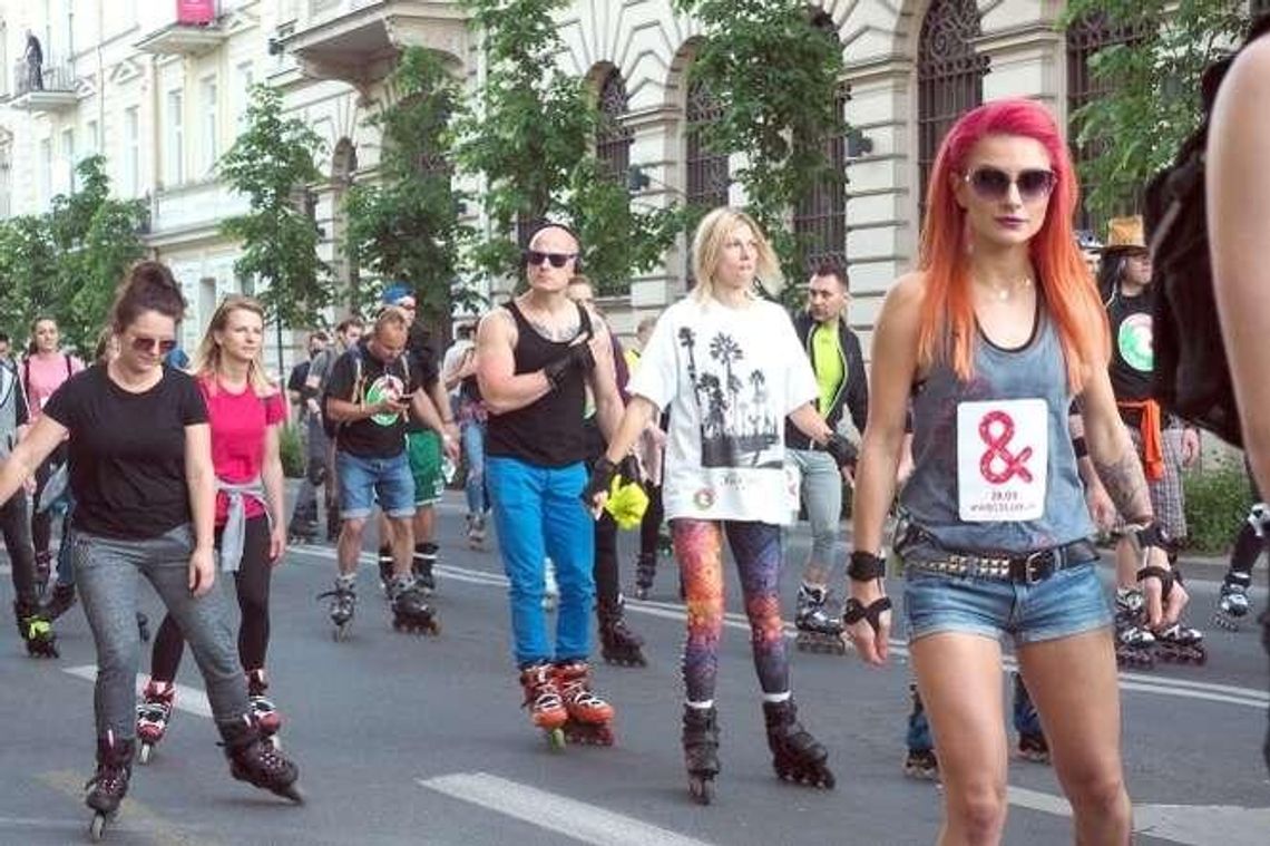 Rolkarz rozpędza się nawet do 20 km/h. Na czym polega magia rolek?