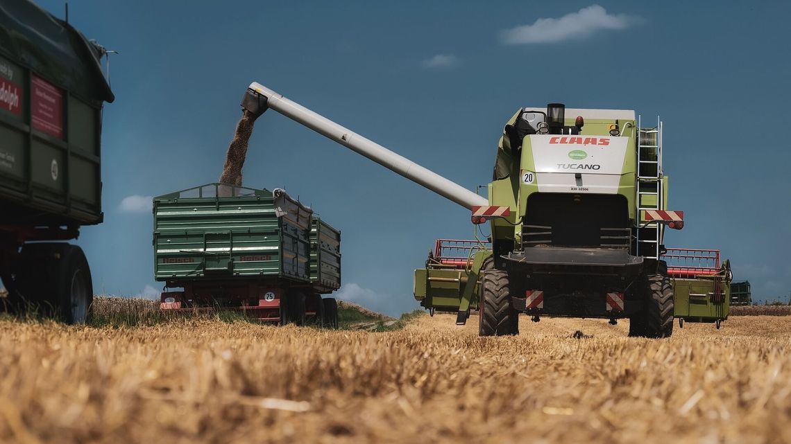Rolnicy myśleli, że kupują niemiecki sprzęt. 625 zarzutów za przekręt z przyczepami Rolnicy myśleli, że kupują niemiecki sprzęt. 625 zarzutów za przekręt z przyczepami