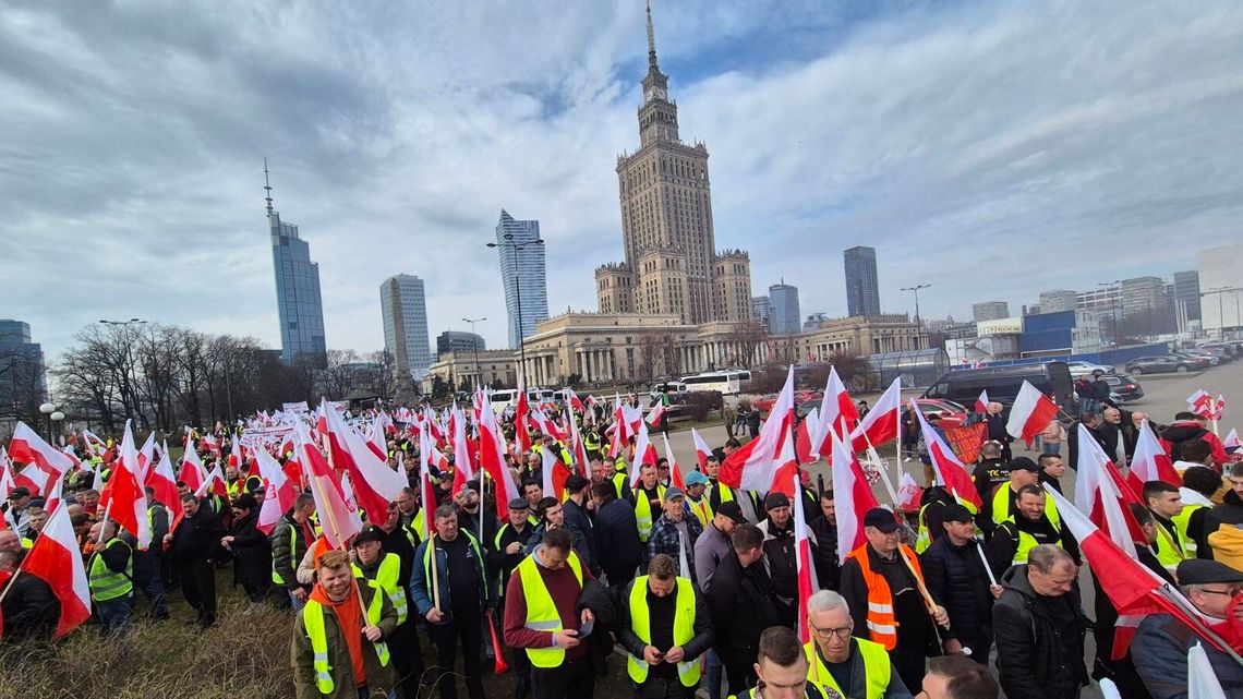 Rolnicy protestują w Warszawie. W Lubelskiem wciąż stoją blokady Rolnicy protestują w Warszawie. W Lubelskiem wciąż stoją blokady