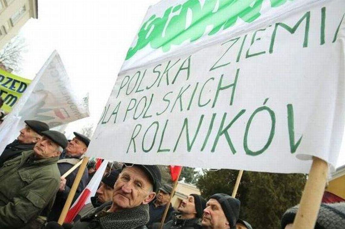 \"Rolnicy utrudniają życie kierowcom. Czy to zgodne z prawem?\" (list Czytelnika)