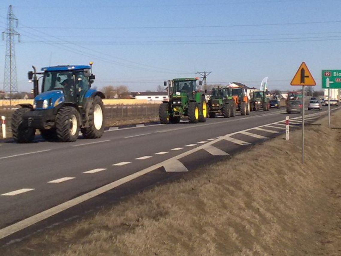 Rolnicy z \"Solidarności\" protestują na drodze nr 19 (foto)