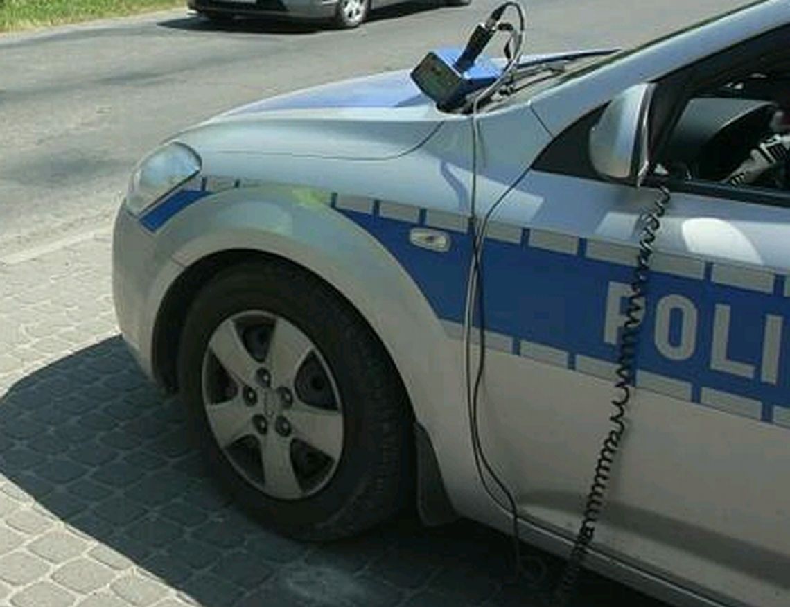 Rolnik bez prawa jazdy jechał ciągnikiem. Miał 3,2 promila