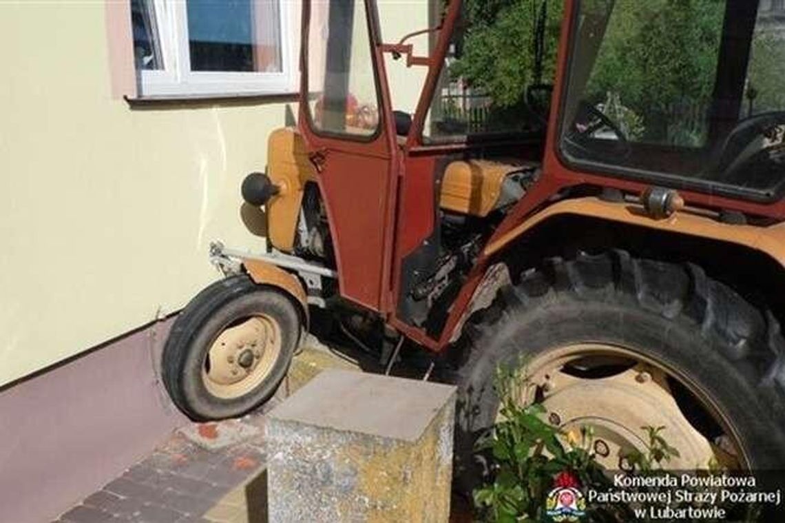 Rolnik wjechał ciągnikiem w dom. "Nie dostosował prędkości"