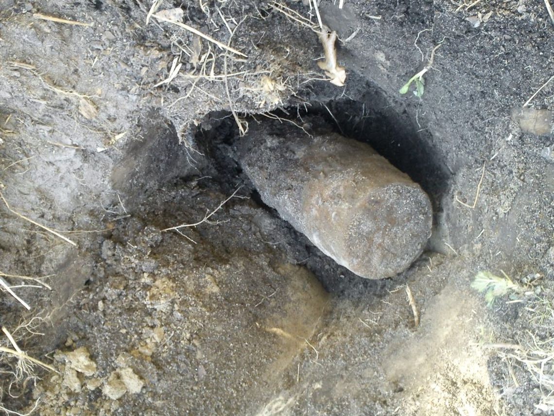 Rolnik wykopał pocisk artyleryjski 