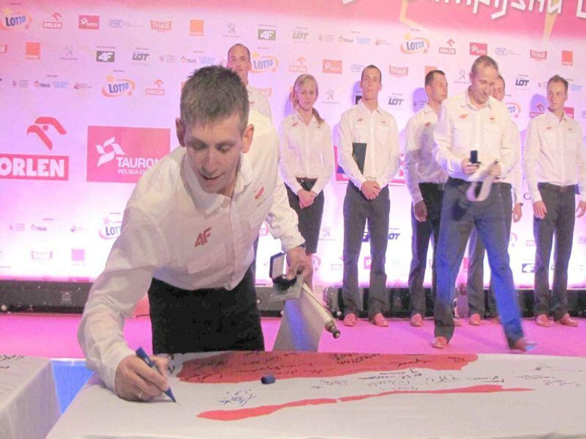 Roman Kulesza odleciał do Londynu. Jako pierwszy