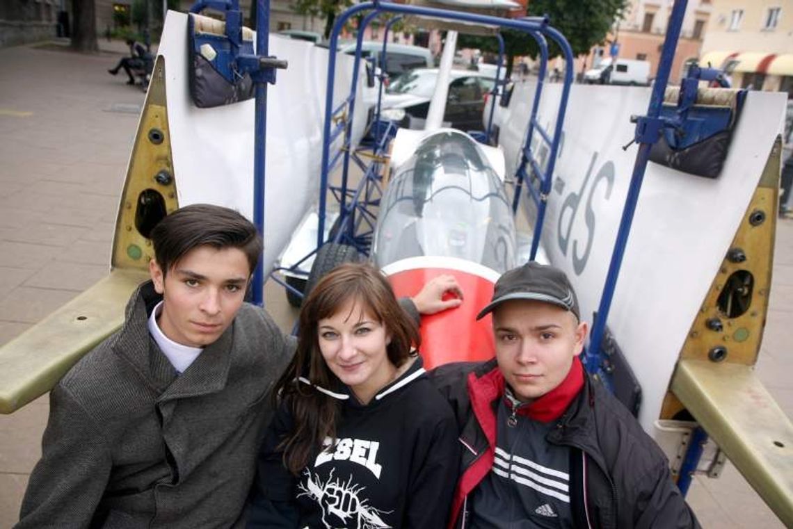 Ronda pilotki i prezentacja szybowców w szkołach Ronda pilotki i prezentacja szybowców w szkołach