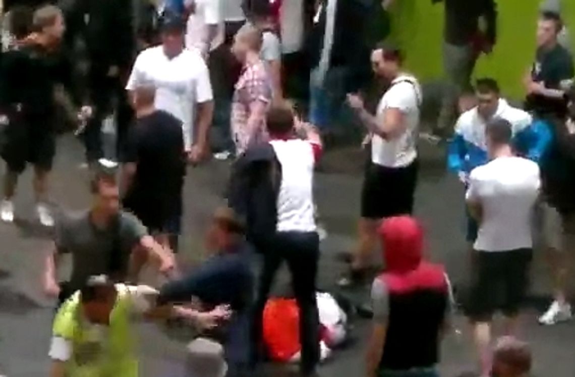 Rosjanie pobili Polaków. Bójka na stadionie we Wrocławiu (wideo)