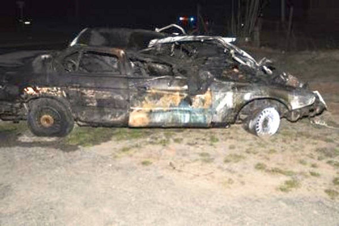 Rossosz: Kierowca bmw dachował. Jego auto spłonęło 